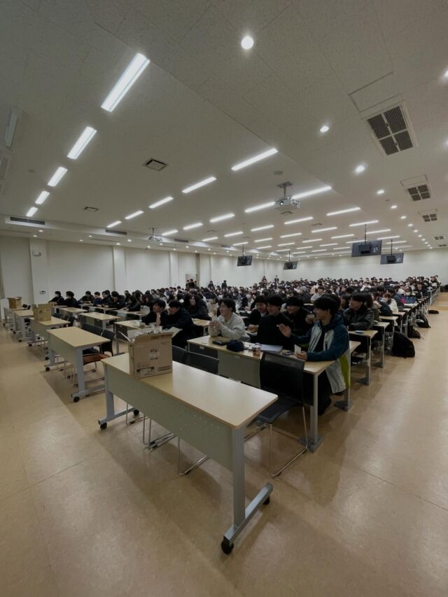 こんにちは！学友会です✨

12月15日(月)にクリスマスイベントが開催されました🎅🏻🎄

嬉しいことに、会場の教室がほとんど埋まるほどたくさんの方にご参加いただき、大盛況のうちに終了しました🙇🏻‍♀️

学友会では、今回のクリスマスイベントの他にも、定期的に県人会など様々なイベントを企画しております‼️

来年もみなさんのご参加をお待ちしております🙌🏻

#新潟医療福祉大学 
#新潟医療福祉大学学友会 
#nuhw 
#nsgグループ